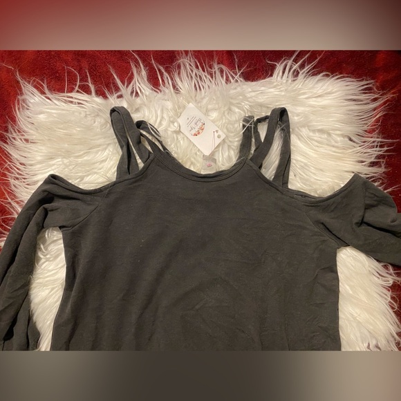 7th Ray Cold Shoulder Shirt - Picture 4 of 4